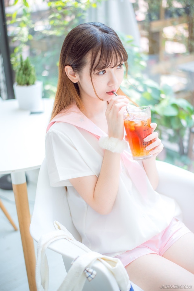 “呃~”